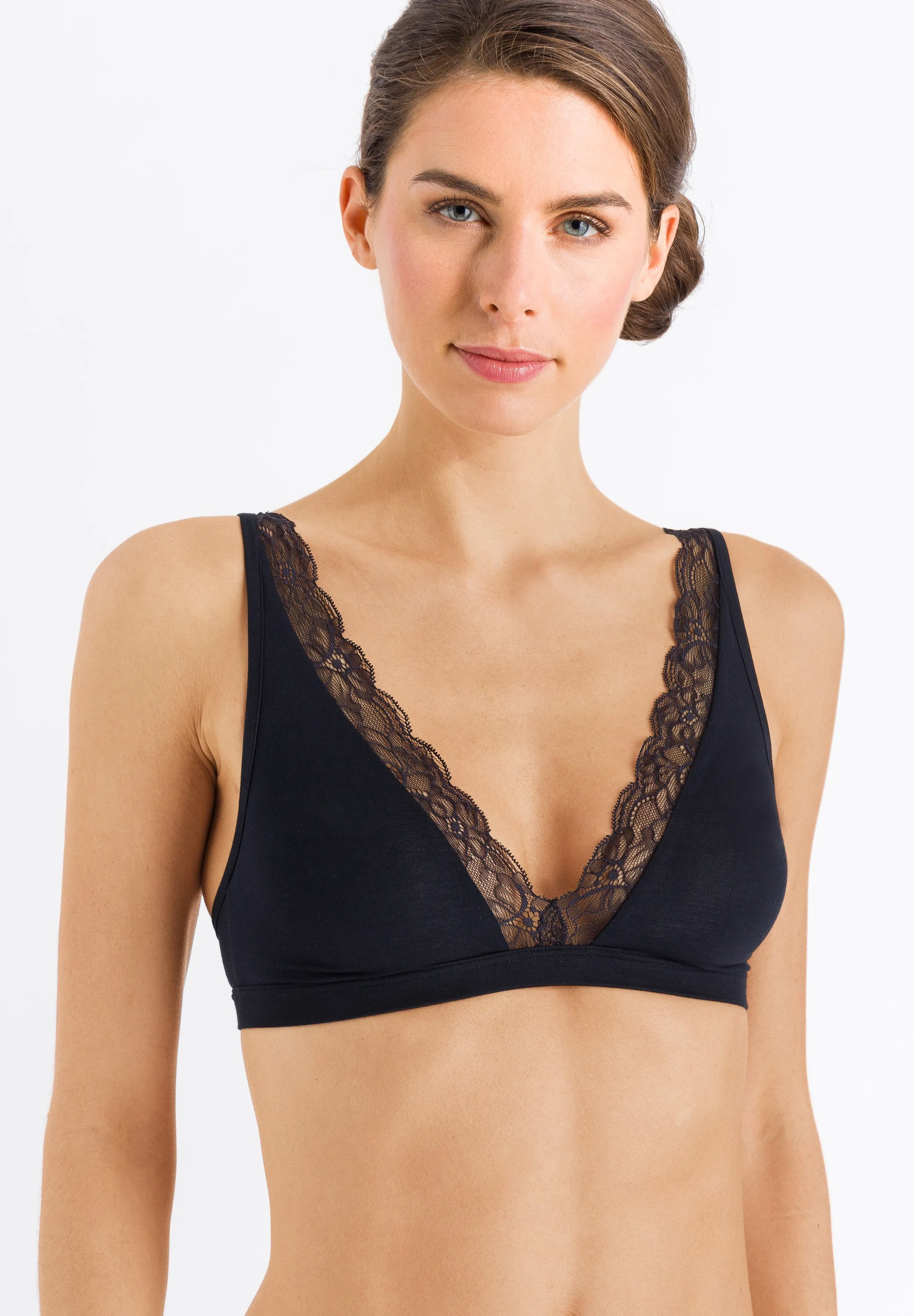 Hanro Cotton Lace Soft Cup Wireless Bra in Black