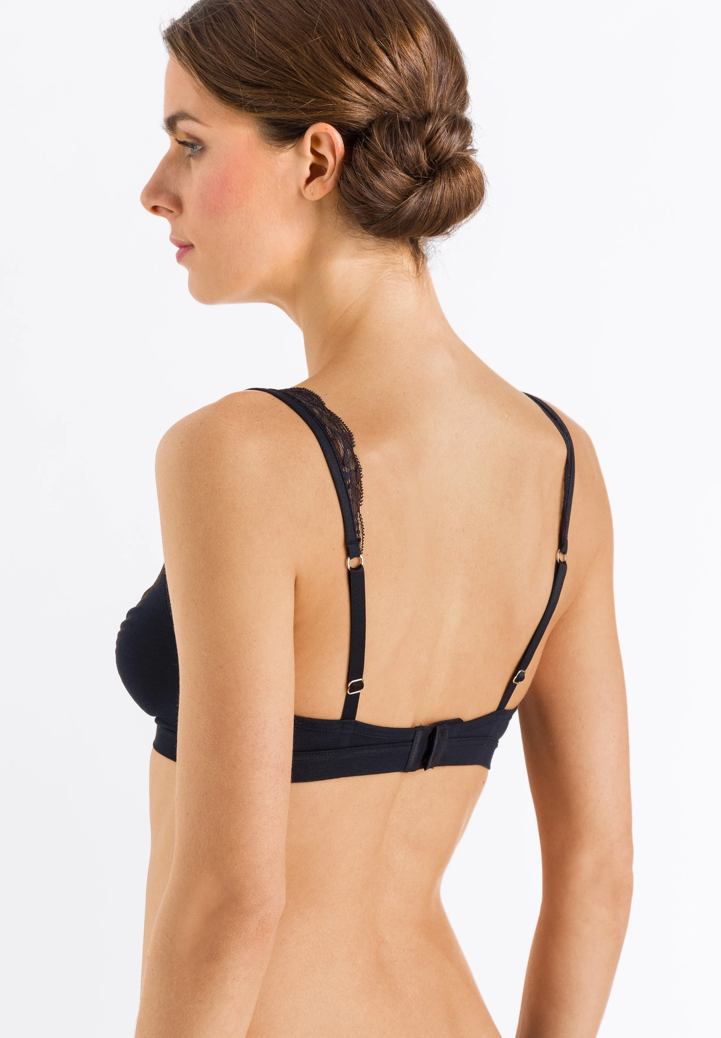 Hanro Cotton Lace Soft Cup Wireless Bra in Black