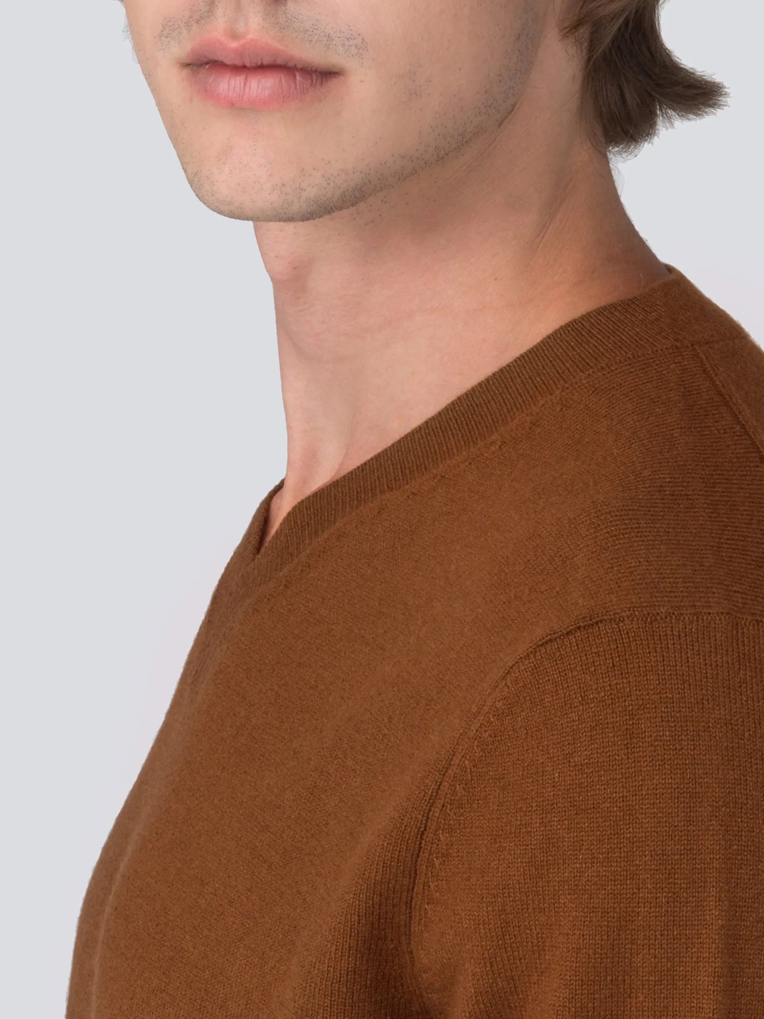 Men V Neck Sweater_Deep Camel