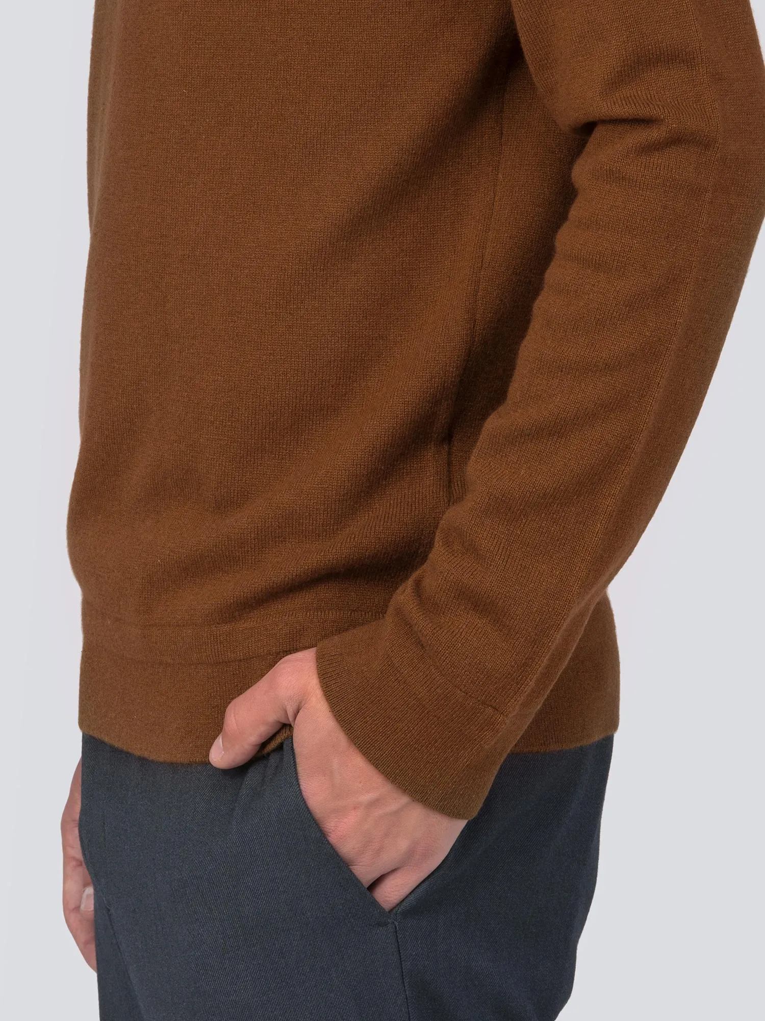 Men V Neck Sweater_Deep Camel